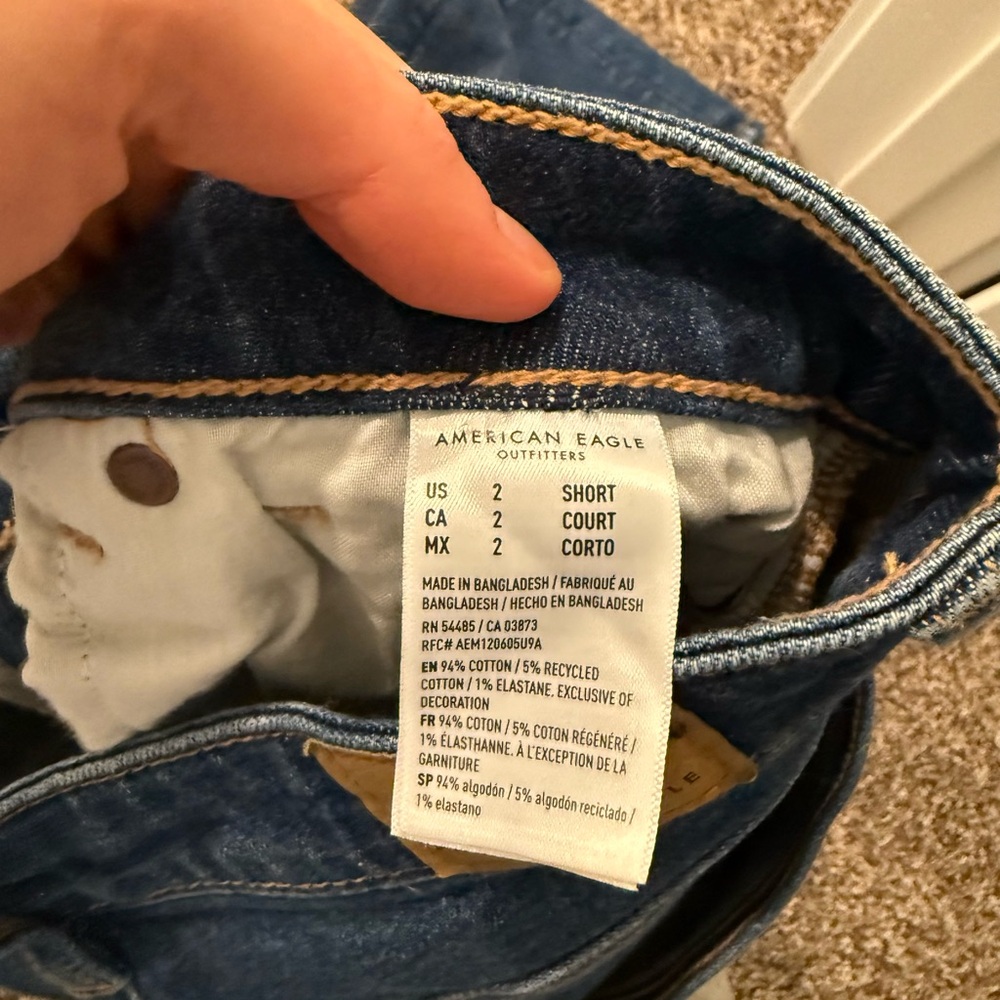 A&E Short Mom Jeans - Picture 3 of 4